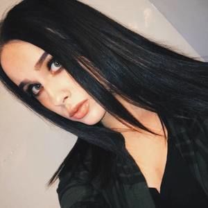 Meet your Posher, Caitlin